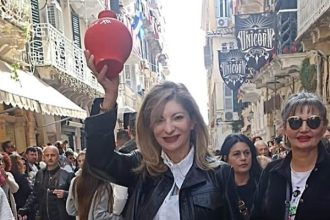 Η Βίβιαν Σαμούρη και οι ...μπότηδες