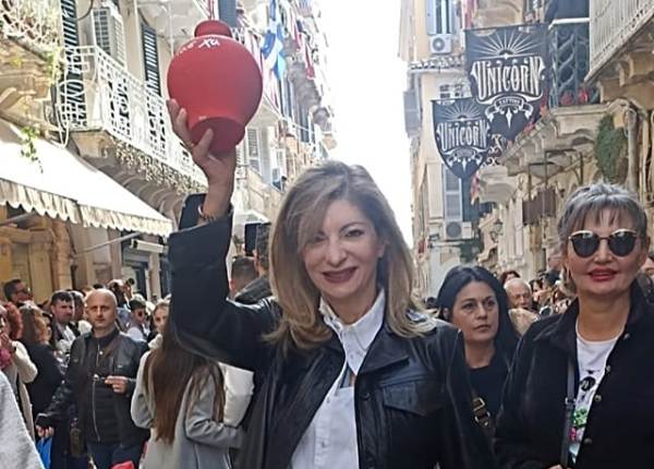 Η Βίβιαν Σαμούρη και οι ...μπότηδες