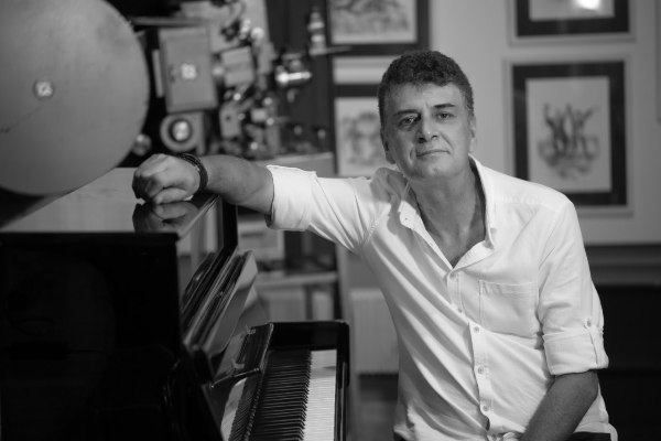 Πάτρα: Σήμερα η παρουσίαση του δίσκου «Δρόμος ... Ανατολικά της Δύσης» του Νίκου Μπαλή