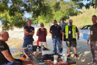 Ο Αντιδήμαρχος μαζί με πυροσβέστες και εθελοντές