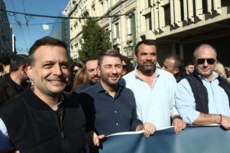 Ο Νίκος με τον Χάρη και τη Νάντια