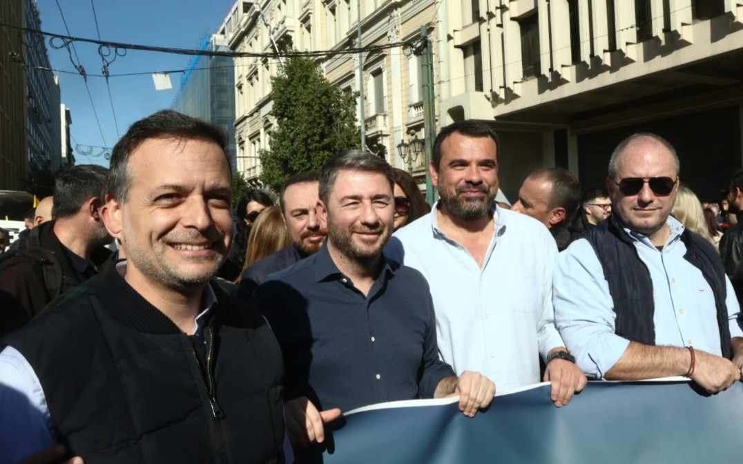 Ο Νίκος με τον Χάρη και τη Νάντια