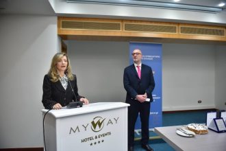 Η Αντιδήμαρχος Υγείας και Πρόνοιας Βίβιαν Σαμούρη στην πίτα του Οικονομικού Επιμελητηρίου