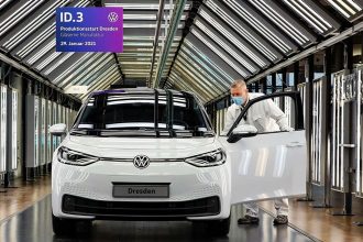 Σχέδιο σωτηρίας VW: Απολύει 35.000 υπαλλήλους της και μεταφέρει την παραγωγή του Golf στο Μεξικό