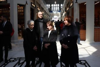 Κατερίνα Σακελλαροπούλου: Βόλτα στην ανακαινισμένη αγορά Μοδιάνο στην Θεσσαλονίκη