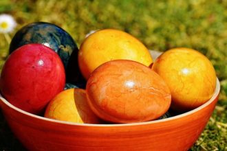 Πάσχα: Τι να προσέξετε στο κρέας και στα βαμμένα αυγά – Οι οδηγίες του ΕΟΔΥ