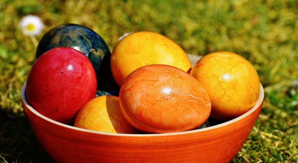 Πάσχα: Τι να προσέξετε στο κρέας και στα βαμμένα αυγά – Οι οδηγίες του ΕΟΔΥ