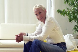 «Πάγωσε» η δημοπρασία: Δεσμευμένα παραμένουν τα κοσμήματα της Ζωής Λάσκαρη