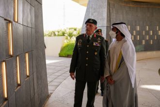 Τι έκανε ο στρατηγός Φλώρος στα Εμιράτα;