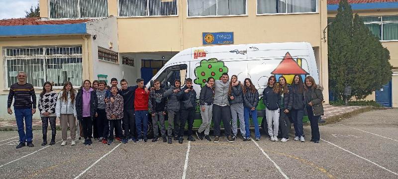 Αποστολή ρούχων στο Χαμόγελο του Παιδιού από μαθητές/τριες του Γυμνασίου Σαραβαλίου