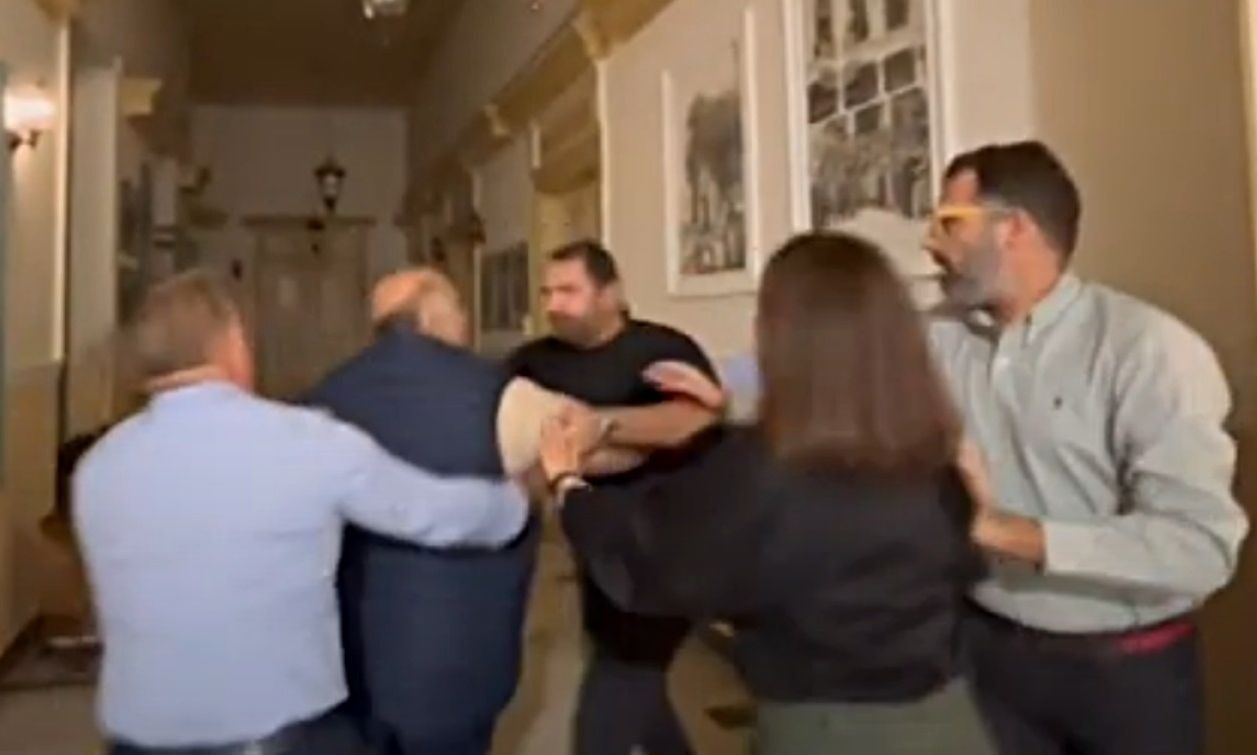 Παραιτήθηκαν οι αντιδήμαρχοι μετά τη... συμπλοκή ΒΙΝΤΕΟ