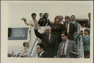 Aνδρέας Παπανδρέου: 22 Οκτωβρίου 1988, το ιστορικό νεύμα στη Δήμητρα Λιάνη - ΒΙΝΤΕΟ