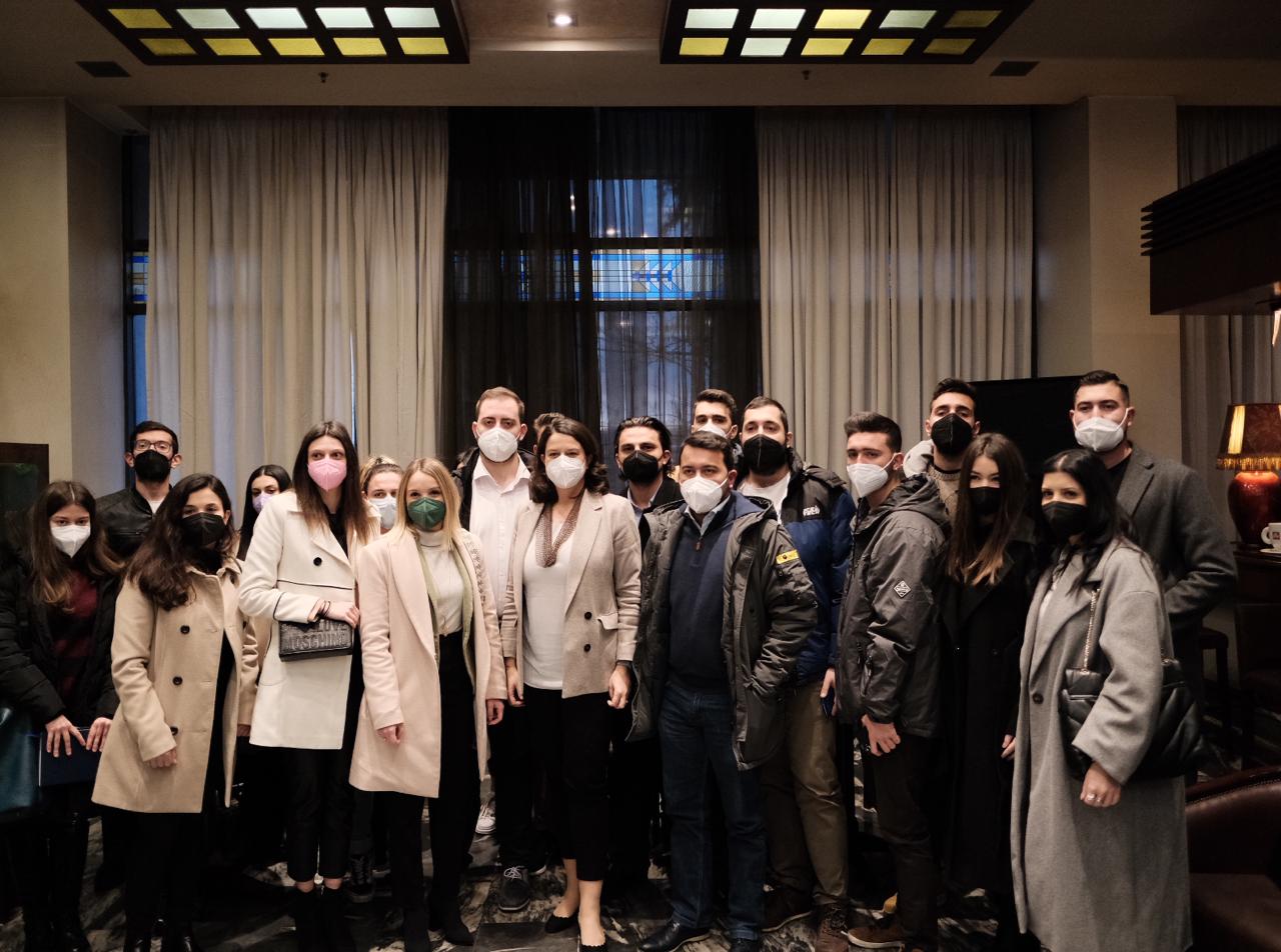 Συνάντηση με την Υπουργό Παιδείας & Θρησκευμάτων είχε η Νεολαία της ΝΔ στην Πάτρα