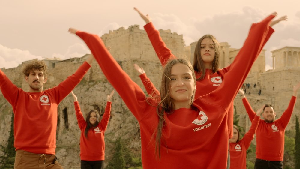 Ο Ελληνικός Ερυθρός Σταυρός τιμά την Παγκόσμια Ημέρα Εθελοντισμού με το τραγούδι «It’s Giving Time»