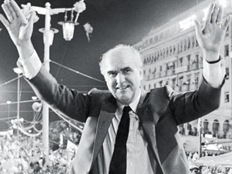 Το «Τσοβόλα δώστα όλα» του Ανδρέα έγινε 35 χρονών – Πώς γεννήθηκε το αξέχαστο σλόγκαν;