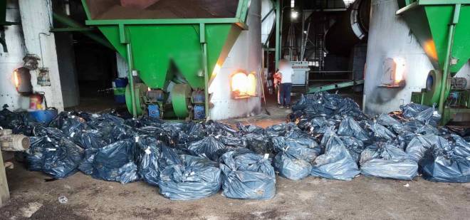 Πάτρα: Αστυνομικοί έριξαν στην πυρά ναρκωτικά