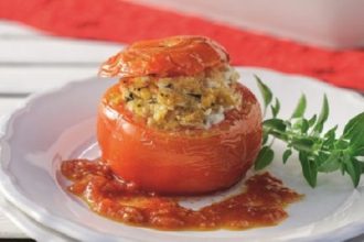 Nτομάτες γεμιστές με κουσκούς, φέτα και βασιλικό