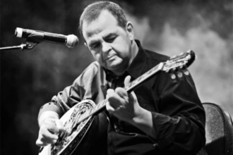 «Φεστιβάλ Εργαζομένων» με θέατρο και Βαγγέλη Κορακάκη