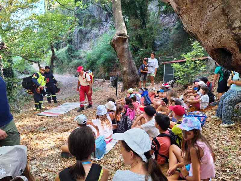 Πεζοπορία, δασοπυρόσβεση και εκπαιδευτικά παιχνίδια, στη Νερομάνα Άνω Καστριτσίου, για τα παιδιά των κατασκηνώσεων του Δήμου