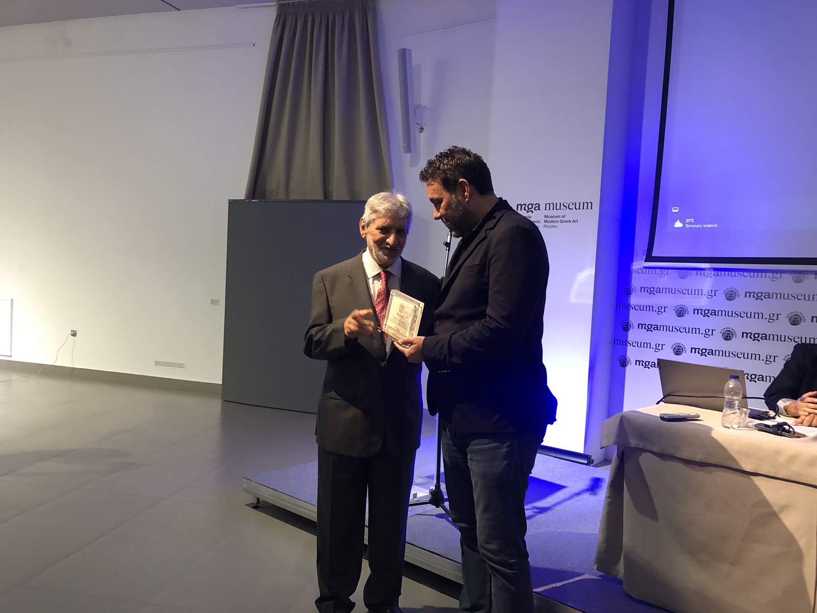 Ο Δήμος Ρόδου τίμησε τον Γιώργο Ζαχαριάδη (ΦΩΤΟ)