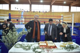 Η δημοτική αρχή σε εκδηλώσεις για την κοπή της πρωτοχρονιάτικης πίτας