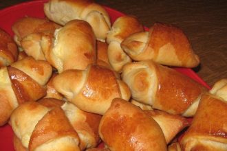 Πεντανόστιμα κρουασανο-τυροπιτάκια