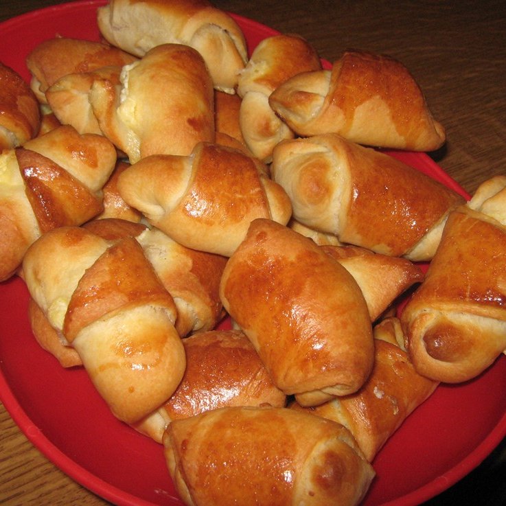 Πεντανόστιμα κρουασανο-τυροπιτάκια