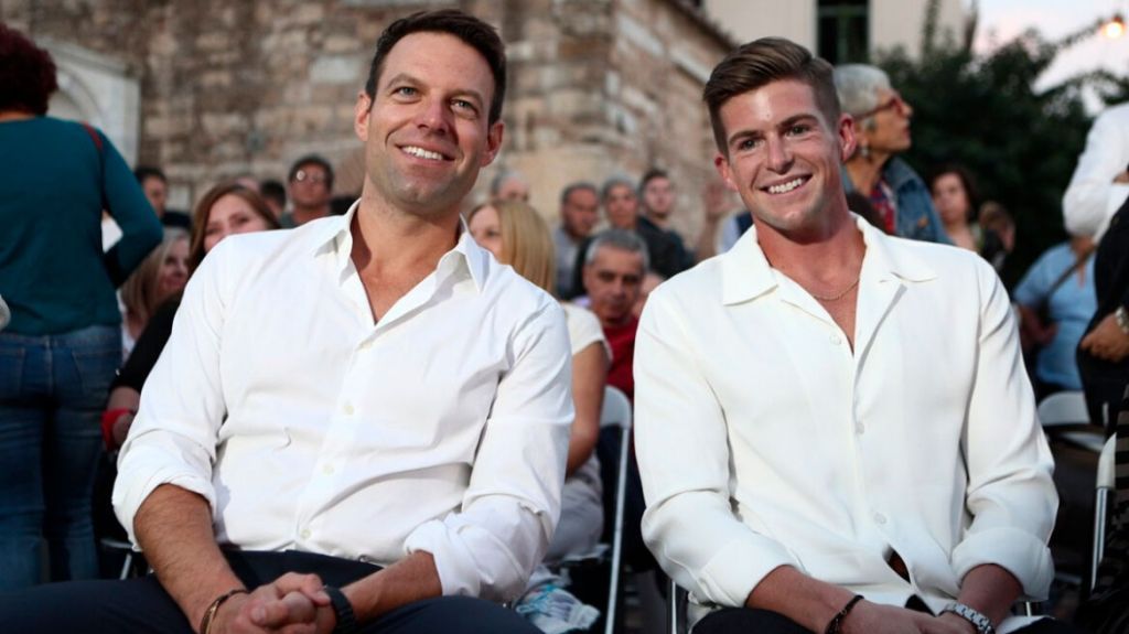 Στέφανος Κασσελάκης: Αντί drone σύστημα, beach bar και χωρίς κινητά οι καλεσμένοι στη γαμήλια εορτή