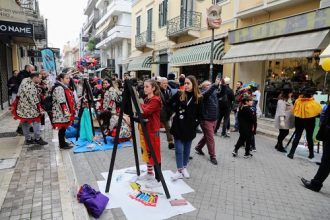 Πάτρα: Ζωγράφοι μαγνήτισαν τα βλέμματα των περαστικών στη φάση "Κάνε το κομμάτι σου" του Κρυμμένου Θησαυρού