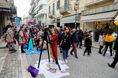 Πάτρα: Ζωγράφοι μαγνήτισαν τα βλέμματα των περαστικών στη φάση "Κάνε το κομμάτι σου" του Κρυμμένου Θησαυρού