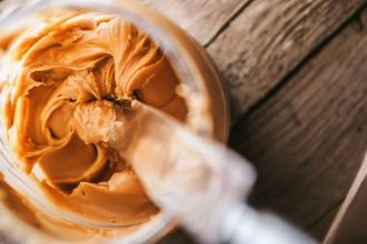 Πώς να φτιάξετε σπιτικό φιστικοβούτυρο