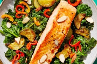 Σολομός με ψητά λαχανικά: Μια υγιεινή επιλογή για το τραπέζι σας