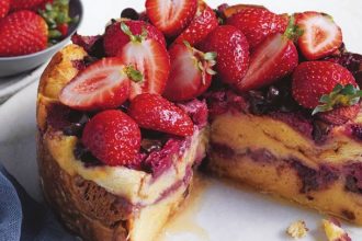 Aφράτο κέικ με φράουλες: Το τέλειο συνοδευτικό για τον καφέ!