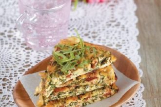 Αλμυρή τούρτα με ρόκα και τυριά