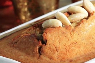 Σιροπιαστή αμυγδαλόπιτα