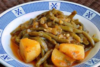 Λαδερά φασολάκια με πατάτες