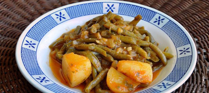 Λαδερά φασολάκια με πατάτες