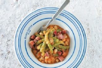 Φρέσκα φασολάκια και φασόλια χάντρες με σύγκλινο σοτέ