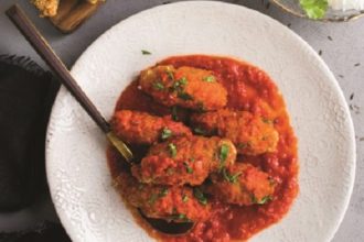 Σουτζουκάκια ρεβιθιών με σάλτσα ντομάτας