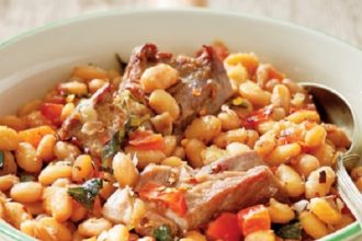 Φασόλια με χοιρινό κρασάτο στον ταβά