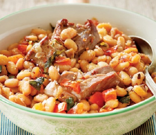 Φασόλια με χοιρινό κρασάτο στον ταβά