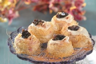 Κανταΐφια με δαμάσκηνα και κρέμα χαλβά με αγαύη