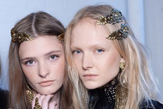 Κάνε τα ίσια μαλλιά σου σούπερ εντυπωσιακά με ένα… κλικ!