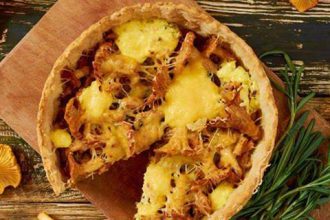 Τάρτα με μανιτάρια και κίτρινα τυριά