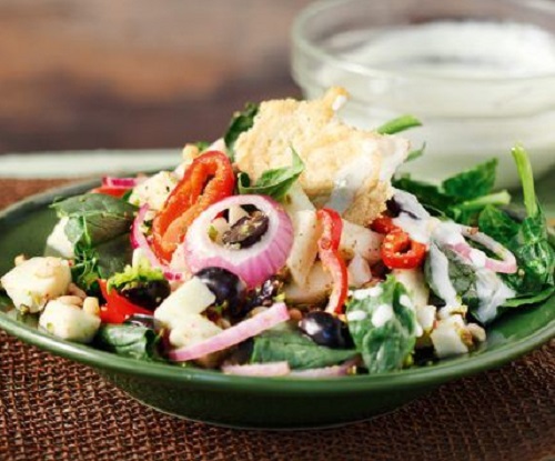 Πολυσαλάτα με «μπισκοτάκια» τυριού