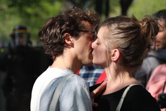 Το βασικό τρικ για να τον κάνεις να σε ερωτευτεί