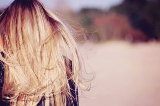 Πώς θα πετύχεις το τέλειο ίσιωμα -Σαν να περιποιήθηκε τα μαλλιά σου hair stylist