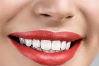 Αυτό είναι το απόλυτο τρικ για να κάνεις τέλεια λεύκανση δοντιών στο σπίτι