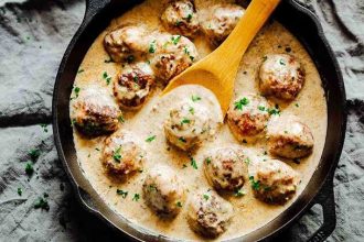 Κεφτεδάκια με σάλτσα μανιταριών