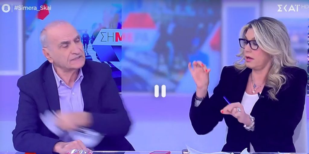 Απαράδεκτη ενέργεια του Γιώργου Βαρεμένου: Άρπαξε χαρτί με φωτογραφία του Τσίπρα από τα χέρια της Άννας Καραμανλή!